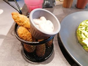 Avocado fries, vegan truffle mayo at The Avocado Show - Keizersgracht in Amsterdam