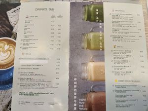 Great spot for a coffee! Offering 3 different alt milks 🎉 at Naked Bowl in Guangzhou