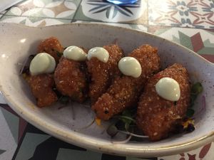 Delicacies with sweet chilli sauce and wasabi mayo at La Modernista in Madrid