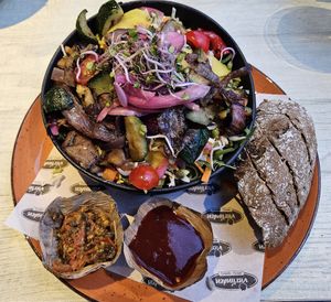 Salad with grilled vegetables at Eeterij-spelerij Vierlinden in Goes