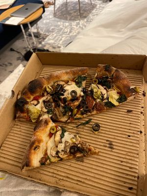 veggie pizza at Pitfire Pizza in Dubai