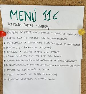 Menú, many vegan dishes and vegetarian dishes that can be made vegan  at La Olla Vegetal in Zaragoza