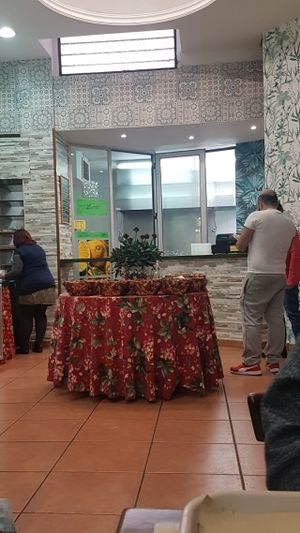 inside at La Olla Vegetal in Zaragoza