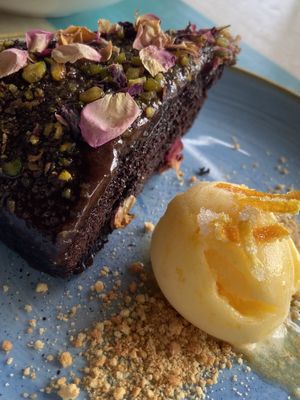 Bizcocho de chocolate con toque de maracuyá y sorbete  at Xiringuito Escribà in Barcelona