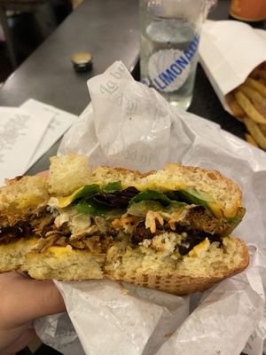 hambúrguer de seitan  at La Bouche'rit in Grenoble