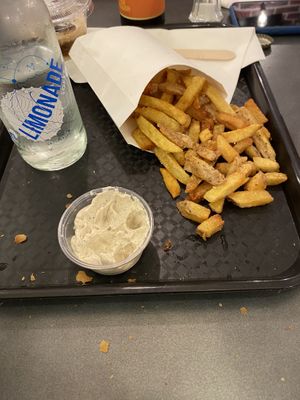 maionese da casa e batatas fritas   at La Bouche'rit in Grenoble