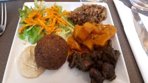 Starter: saisonal plate at La Bouche'rit in Grenoble