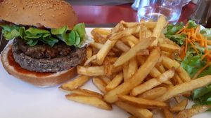 Maine course: burger at La Bouche'rit in Grenoble