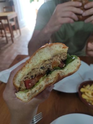 Burger at Barril Beach Cafe in Faro