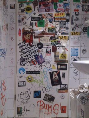 bathroom w/ style at Dolores in Berlin