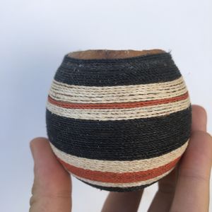 Matero de fruta seca, decorado con hilos naturales  at Eco Tienda Café in Asuncion