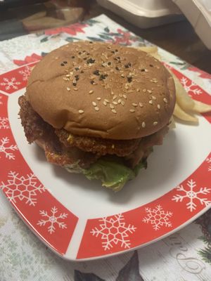 Hamburguesa de Setas Crunchy con aros de cebolla  at Yoyu in Tlalnepantla