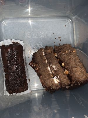 Vegansito y pastel de chocolate  at Yoyu in Tlalnepantla