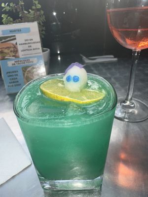 Cóctel calaverita y brebaje espumoso.   at Yoyu in Tlalnepantla