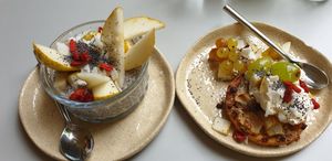 Chia pudding - pear tart at Le VG D'Arles - La Cantine Végétale in Arles