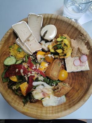 Brunch du dimanche at Le VG D'Arles - La Cantine Végétale in Arles