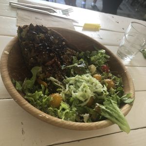 Tarte et crudités  at Le VG D'Arles - La Cantine Végétale in Arles
