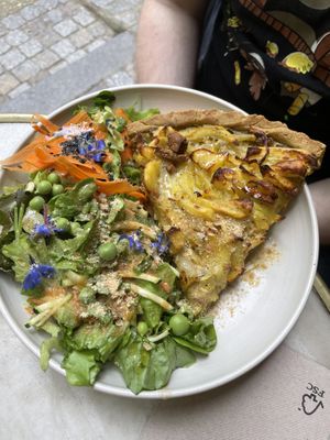 Tartine du jour - a potato and smoked tofu tart  at Le VG D'Arles - La Cantine Végétale in Arles
