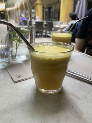 Ginger fresh fruit juices  at Le VG D'Arles - La Cantine Végétale in Arles