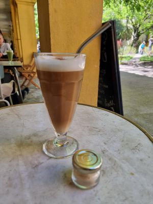 Oatmilk latte at Le VG D'Arles - La Cantine Végétale in Arles
