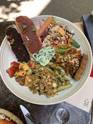 Assiette vege  at Le VG D'Arles - La Cantine Végétale in Arles