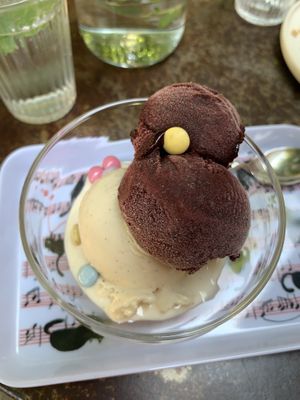 Glace vanille et myrtille   at Le VG D'Arles - La Cantine Végétale in Arles