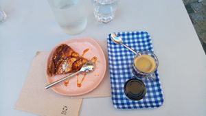 Desert avec le café at Le VG D'Arles - La Cantine Végétale in Arles