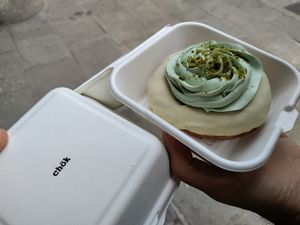 Pistachio cronut at Chök in Barcelona