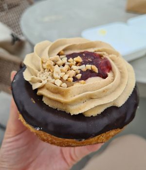 vegan peanut cronut at Chök in Barcelona