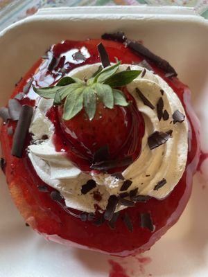 Red doughnut vegan  at Chök in Barcelona