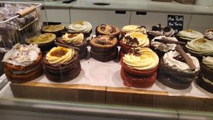 Small cakes. Almost all are vegan    at Chök in Barcelona