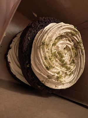 Pistachio mini cake  at Chök in Barcelona