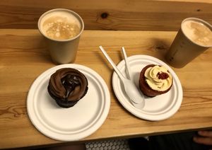 Cake & coffee (free coffee in the morning!) at Chök in Barcelona