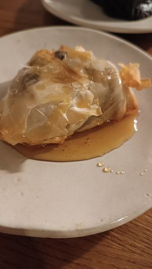 Samosa de plátano y chocolate, buenisimo at The Loft in Terrassa