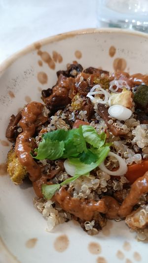Bowl de verduras con quinoa at The Loft in Terrassa