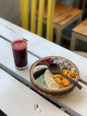 Spirulina smoothie bowl at Free Bird Cafe in Chiang Mai