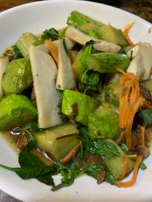 🇵🇸🇹🇭 ผัดมะเขือยาว 🇵🇸👩🏽‍🍼 Stir-fried Eggplant with Sweet Basils 🌏🇵🇸🌎🇵🇸🌍🗝️⚖️ at CMU Vegan - Kinphak Cafe in Chiang Mai