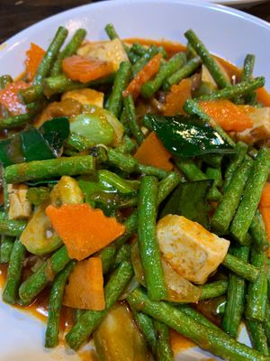 🇵🇸👩🏽‍🍼⚖️🤰🏽🗝️ 🇵🇸 ถั่วฝักยาวผัดพริกแกง Stir-fried 🇹🇭❤️🇵🇸 Long Beans & Tofu with 🇲🇲 at CMU Vegan - Kinphak Cafe in Chiang Mai