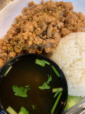 ข้าวหมูสับกระเทียมพริกไทยเจ  Stir-fried Vegan "Pork" seasoned with Black Pepper - Zio Apartheid-free, from the River to the Se at CMU Vegan - Kinphak Cafe in Chiang Mai