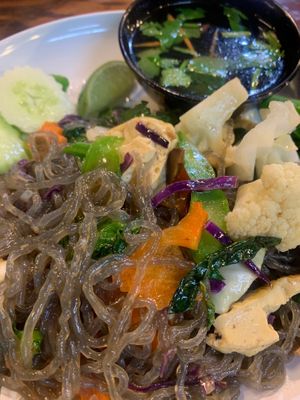 🇵🇸👩🏽‍🍼เส้นบุกดำผัดน้ำมันงา. Stir-fried Black Konjac Noodles, Apartheid-free, from the 🇵🇸🗝️ River - one full circ at CMU Vegan - Kinphak Cafe in Chiang Mai
