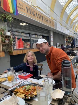 Happy family at Veganitessen in Sevilla