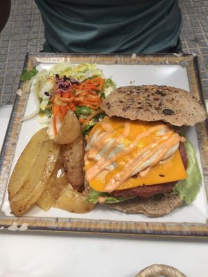 Cheese & egge burger at Veganitessen in Sevilla