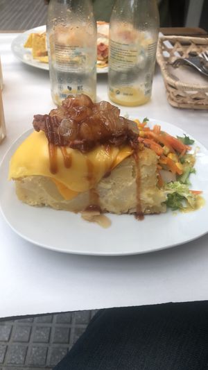 Tortilla with vegan chieese  at Veganitessen in Sevilla