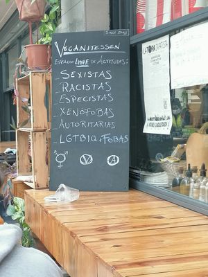 Libre de odio! 💗 at Veganitessen in Sevilla