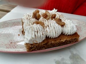 Carrot Cake 💗 at Veganitessen in Sevilla