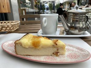 Cheesecake cream brûlée 👌🏼  at Veganitessen in Sevilla