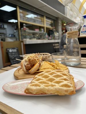 BBQ hotdog and cabello de angel  at Veganitessen in Sevilla