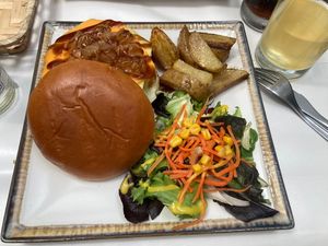 Burger Onion&Cheese  at Veganitessen in Sevilla