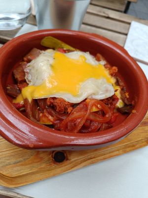Egg with pisto and chorizo at Veganitessen in Sevilla