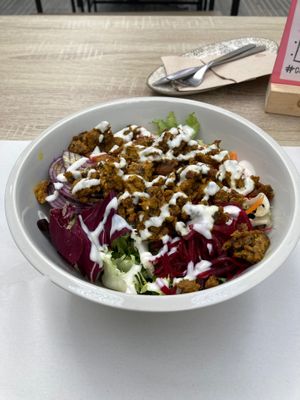 Salad Andaluz at Veganitessen in Sevilla